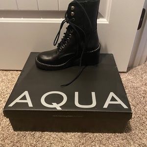 Aqua boots